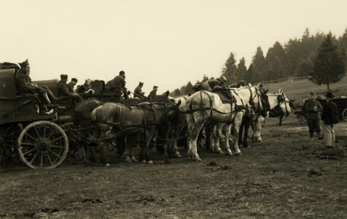 Spahis à Tramelan (BE) – Juin 1940. Collection J.D.Nicolet